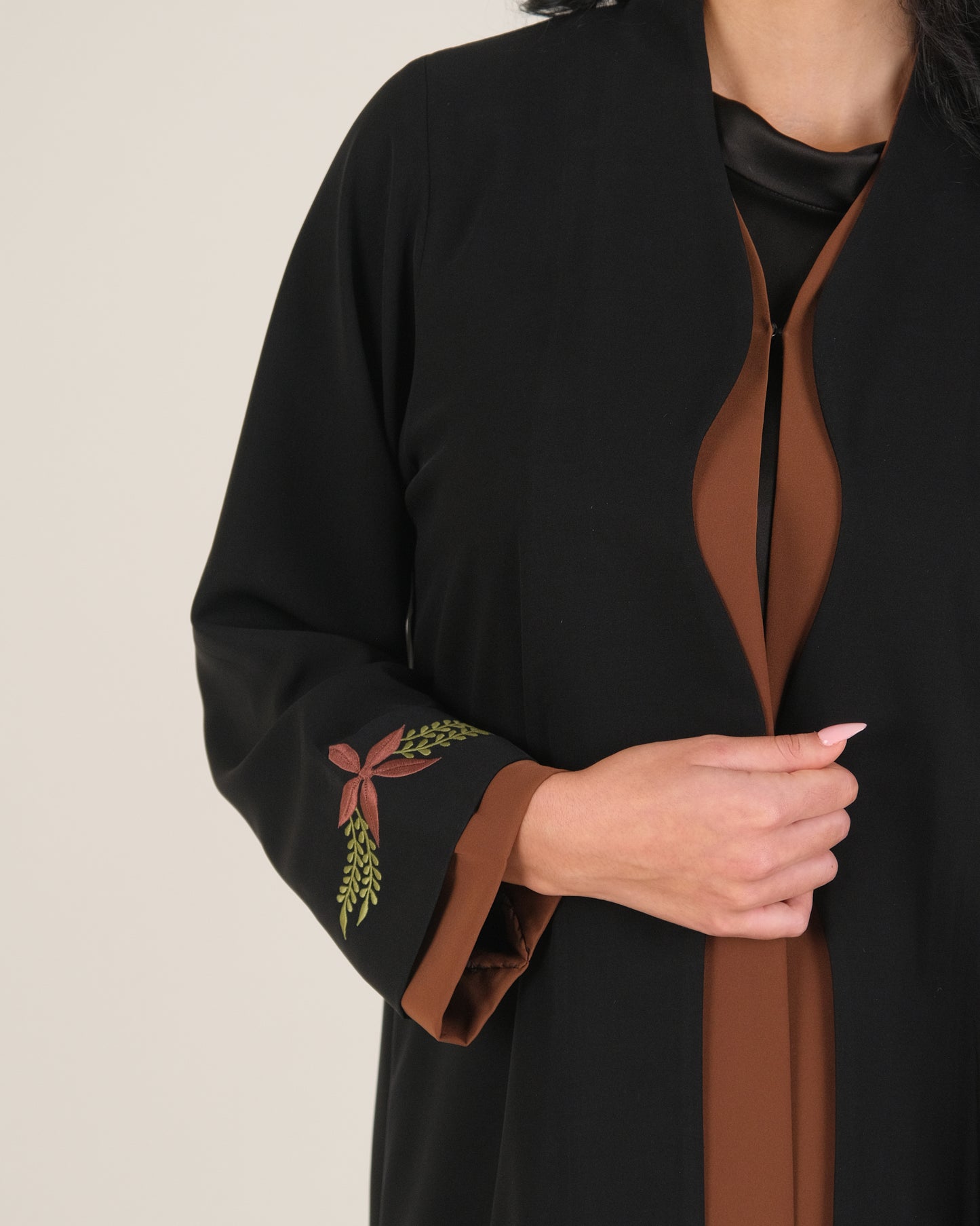 Floral Embroidered Tatreej Abaya – Black with Brown Contrast