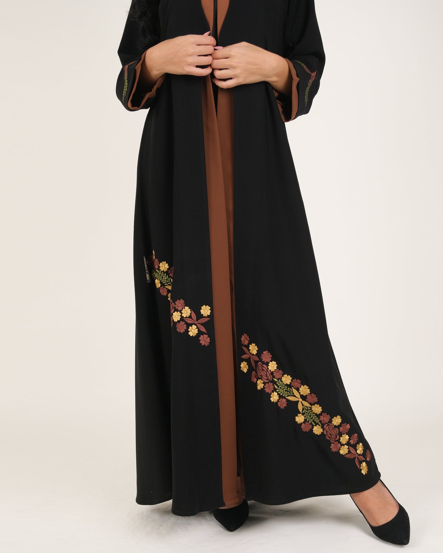 Floral Embroidered Tatreej Abaya – Black with Brown Contrast
