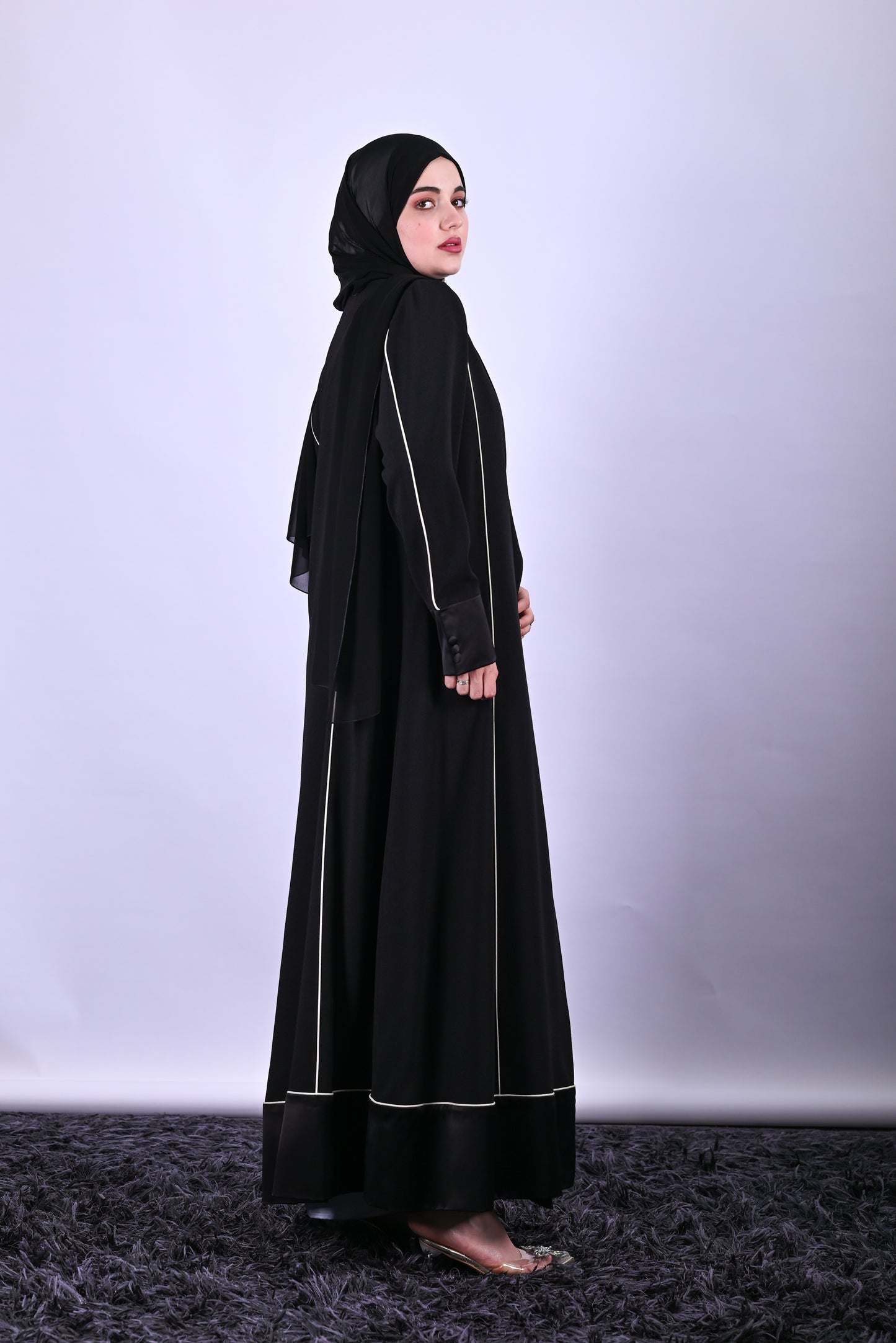 Balzer Black Crepe Off White Piping Abaya