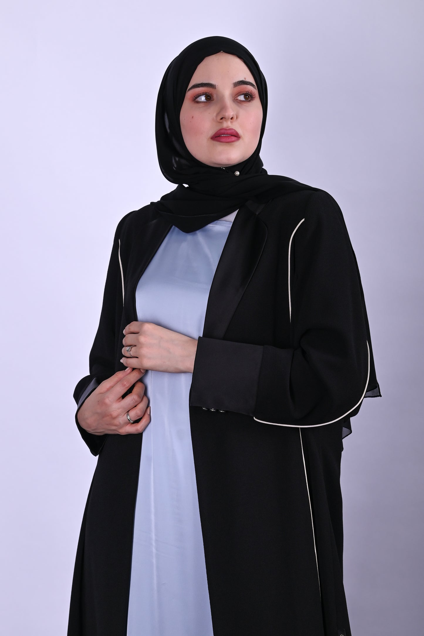 Balzer Black Crepe Off White Piping Abaya