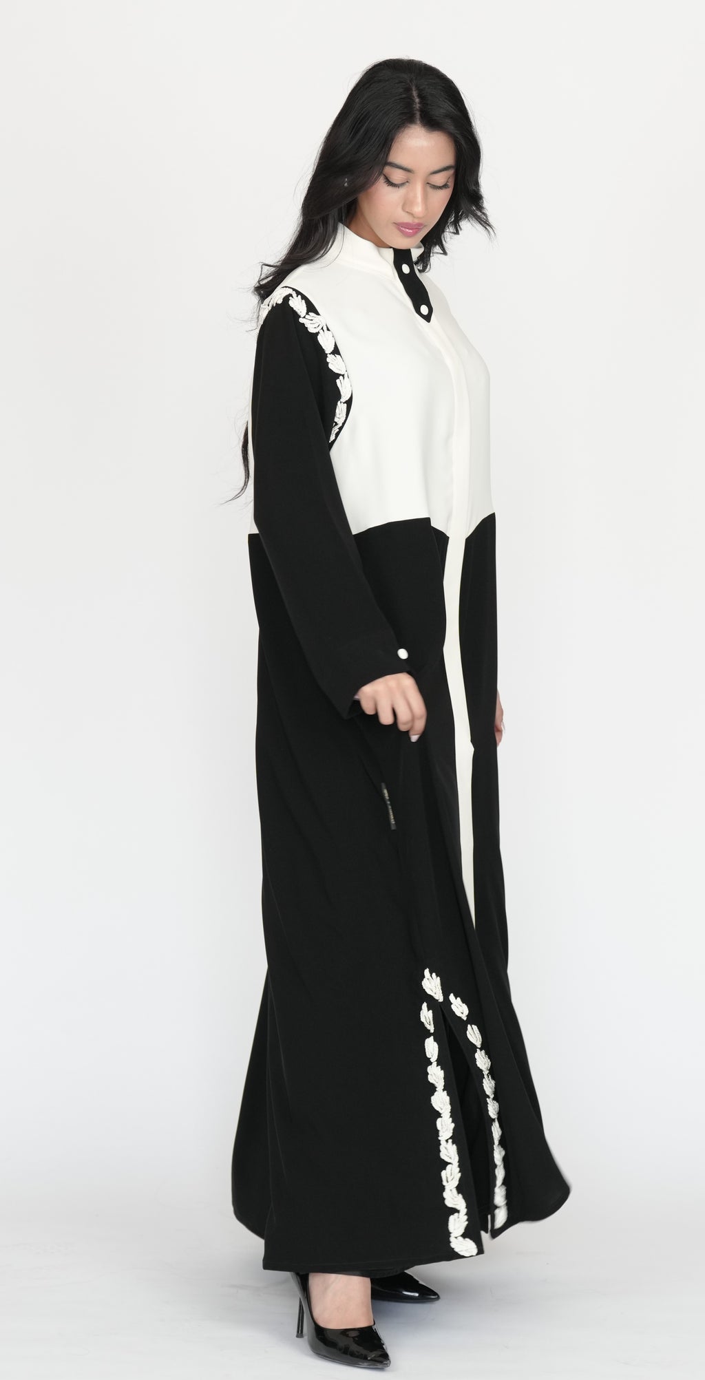 Black & White Contrast Abaya