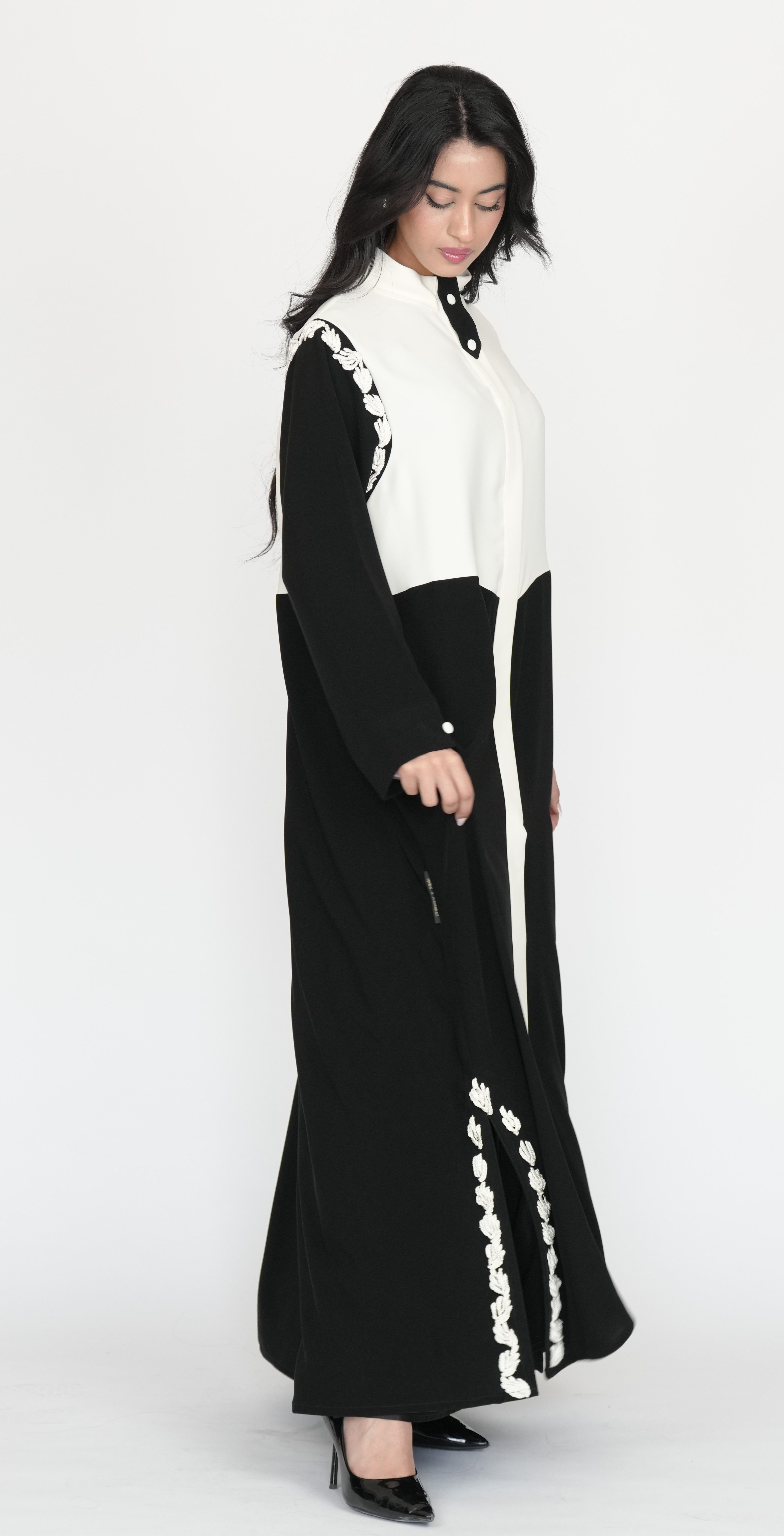 Black & White Contrast Abaya